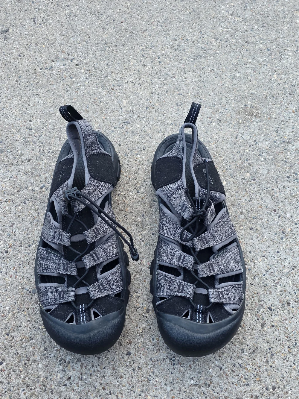 Keen size black breathable